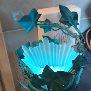 Glowing Bluelighy  Leaf Candle Holder